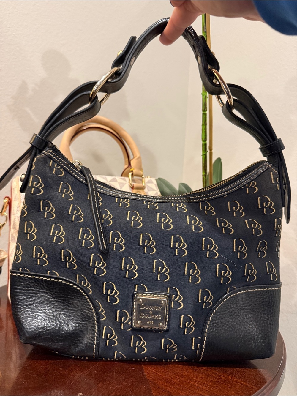 Dooney & Bourke vintage y2k leather Logo Hobo Bag designer purse DB 1975